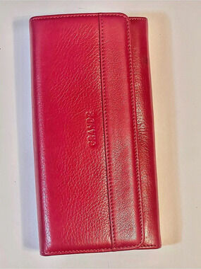 Wallet Red Leather
Womens Credit Card Slots
ID Holder Zipper